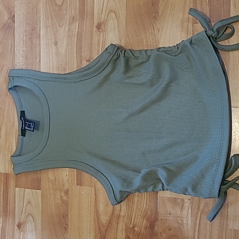 Forever 21 tank